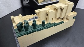 LEGO ARCHITECTURE - FALLINGWATER 21005 COMPLETE WITH ORIGINAL MANUAL AND BOX