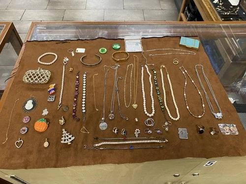 Vintage Costume Jewelry Large Lot, Avon, Best, Lot 10