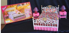 GLORIA MUEBLES CASA DE MUÑECAS TAMAÑO NUEVO DORMITORIO LÁMPARA CAMA ILUMINADA Marco Cama JUEGO