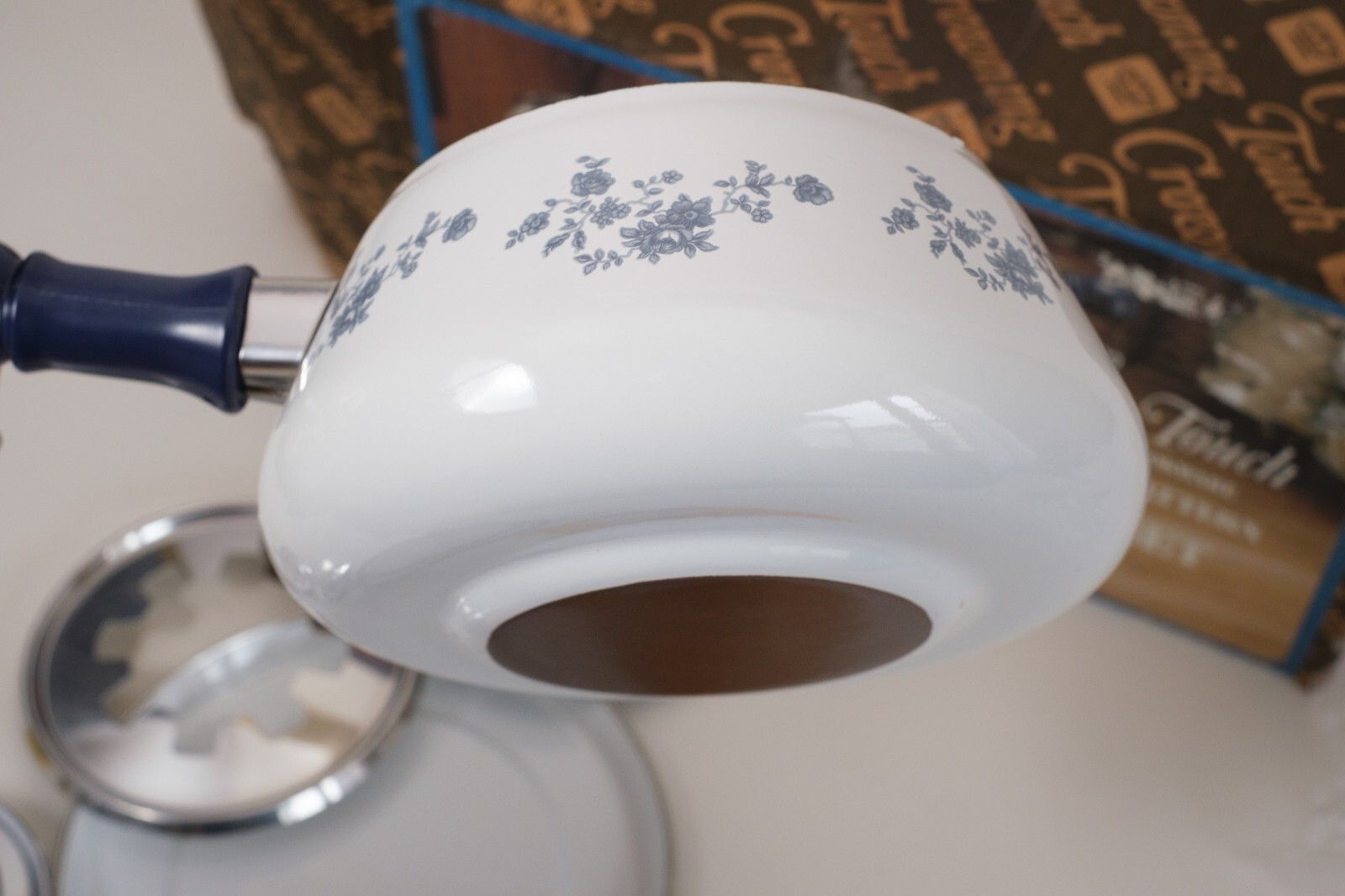 CROWNING TOUCH MCM Fondue Set Porcelain Enamel Cookware Blue Garland NOS