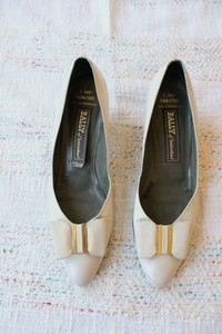 cream pointed toe heels