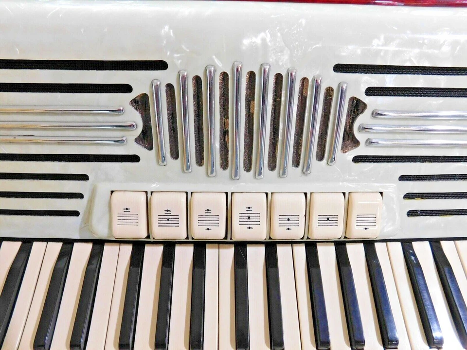 PANCORDION ACCORDION DELUXE IN RED & PEARL WITH CASE EXCELLENT CONDITION - Image 3 of 4
