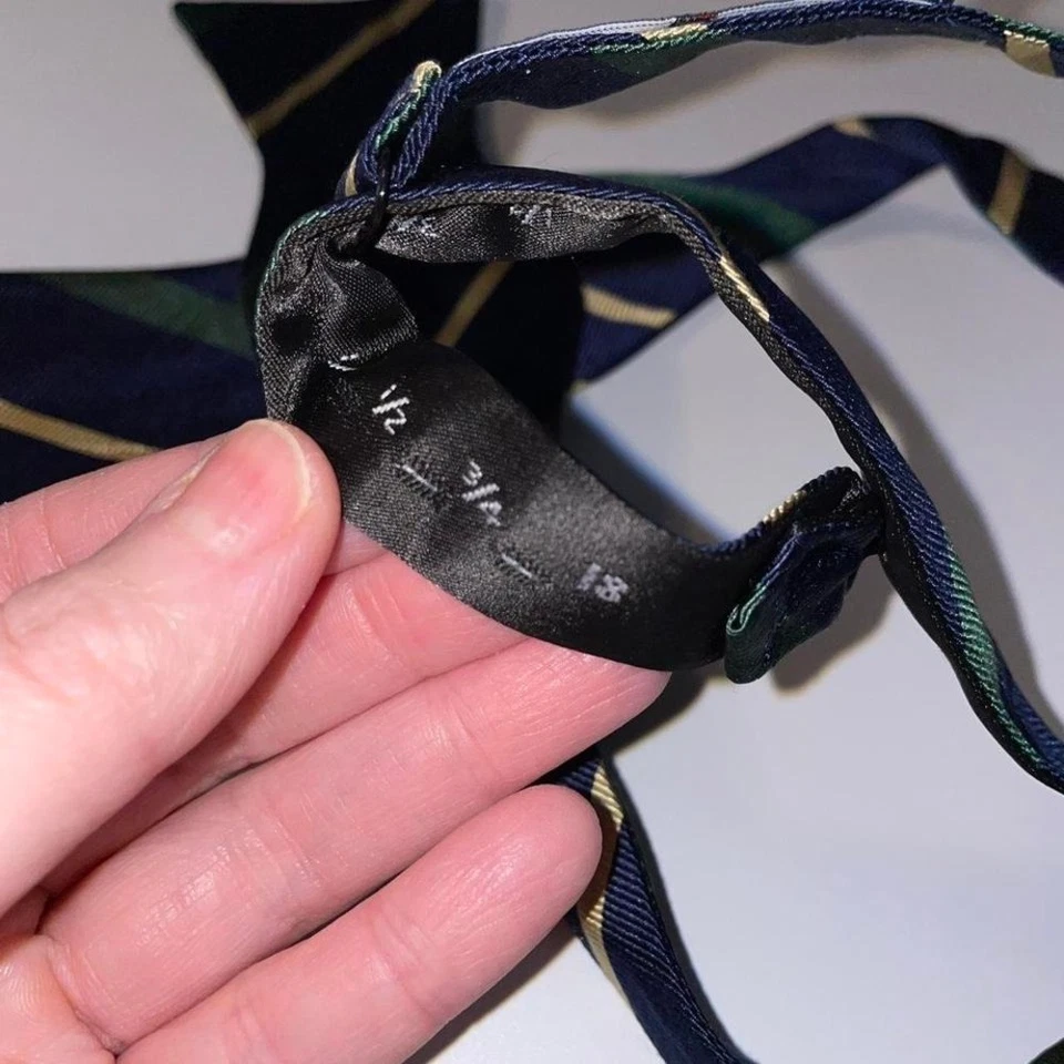 Tommy Hilfiger Pajarita de seda a rayas verde y azul marino Foto 4 de 4