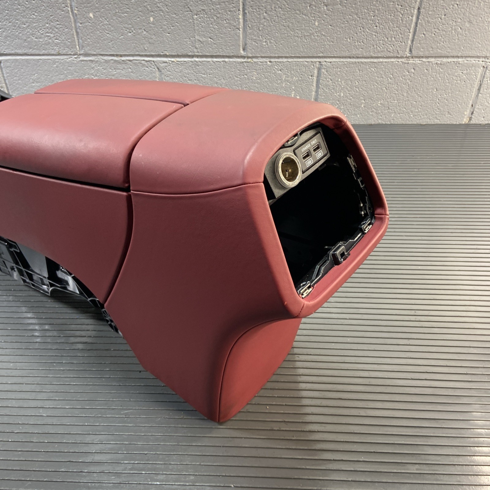 2020-2024 Maserati Levante Center Floor Console Armrest Assembly Red OEM *NOTE*
