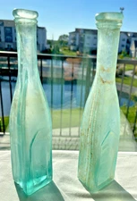 IRIDESCENT PATINA (2) PEPPER SAUCES, 4 SIDED CRUDE APPIED LIPS KANSAS AQUA BLUE