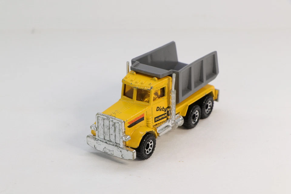 Camión volquete Matchbox Peterbilt 1981 vintage 1:80 Macao Diecas coche de acción Foto 2 de 4