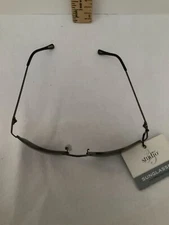 Studio 35 uv sunglasses missing one nose guard