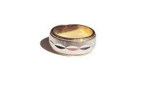 Authentic VINTAGE JEWELRY - 1980s Laser Bezel Cut Silver Inlay Gold Plated Band Ring 7