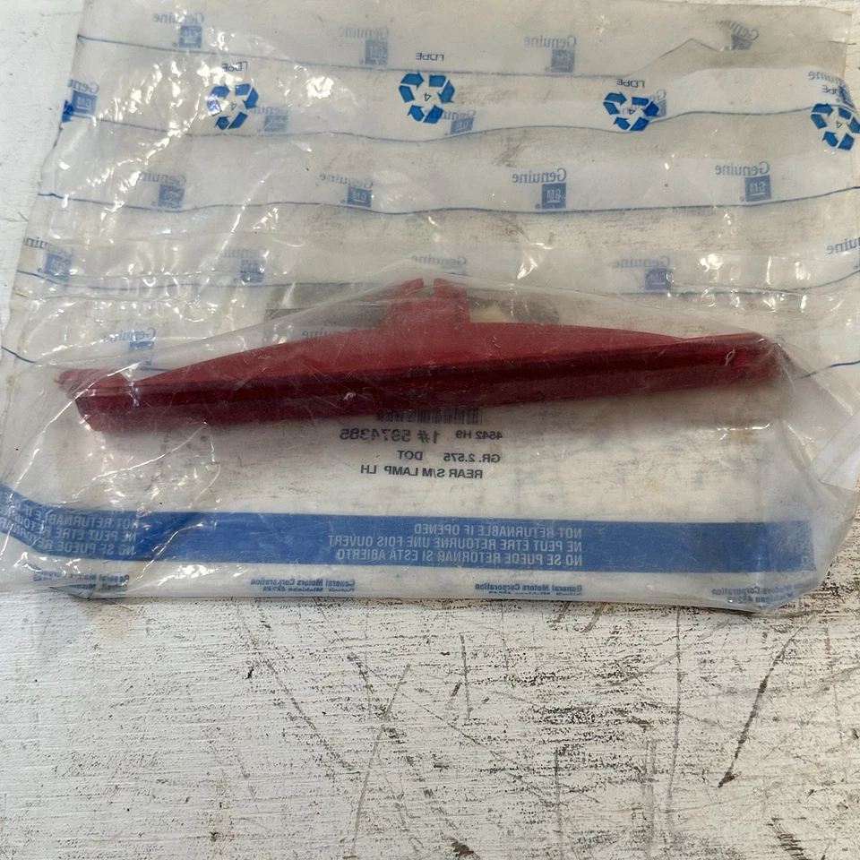 New Genuine OEM GM 5974385 Rear Left Side Marker Lamp For Chevrolet Beretta - Image 3 of 4