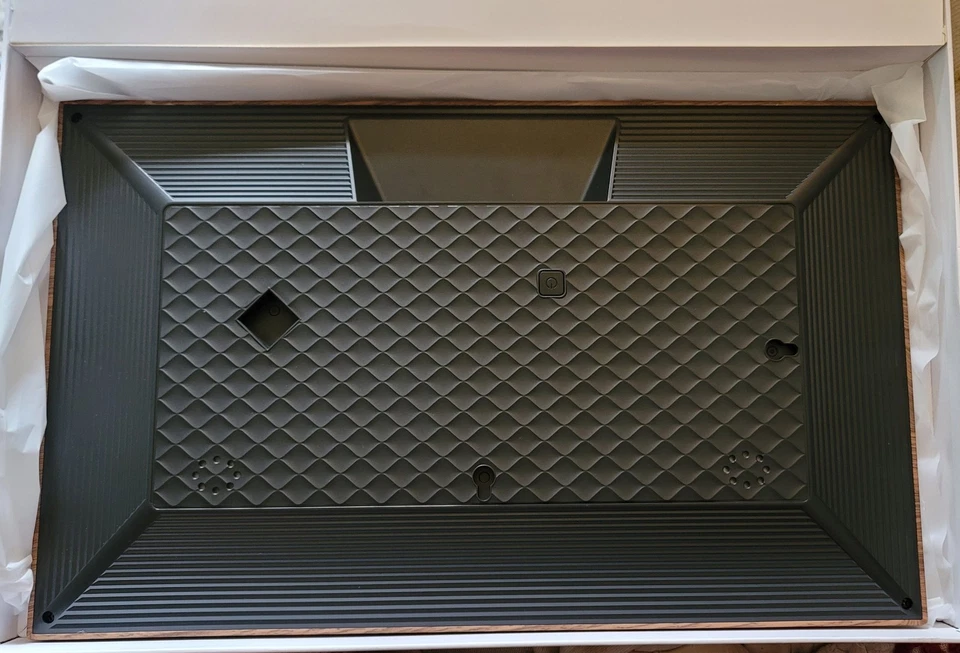 FRAMEO 16 Inch Extra Large Digital Wood Photo Frame 32GB HD Touchscreen  - Image 3 of 4