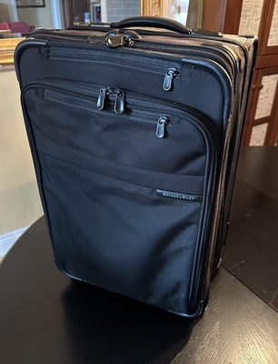 #ad Briggs and Riley Baseline Essential 22quot; Carry on Black Expandable $350.00