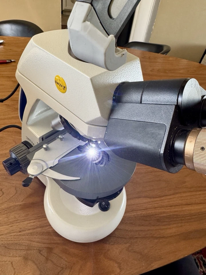 Swift M10 Research LED Microscope Trinocular W/Moticam BTU Model: MoticamBTW8 - Image 3 of 4