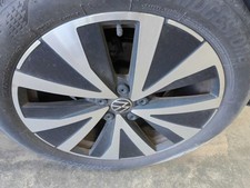 Wheel 18x7 5 Spoke Machined And Black Painted Fits 22-24 TAOS 757328