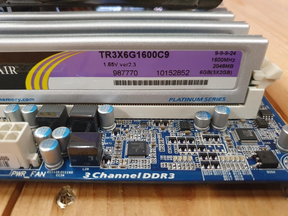 Motherboard Gigabyte GA-X58A-UD3R + i7-930 + 6 GB Ram + I/O Shield and Cooler - Image 2 of 4