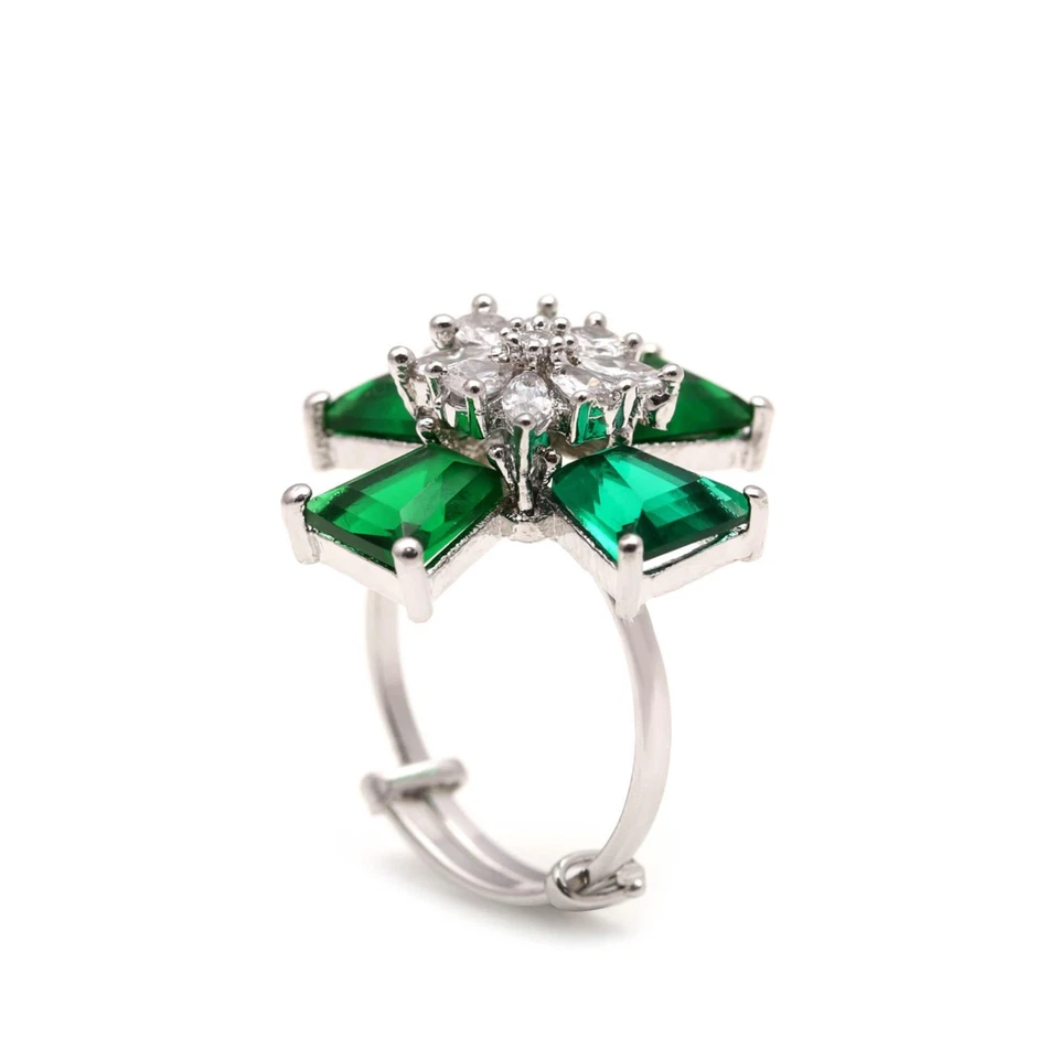 Anillo ajustable hecho a mano esmeralda verde | Anillo de cóctel plateado llamativo | Foto 3 de 4