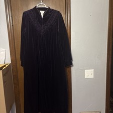 Vintage Jasmine Rose Women  s Velvet Full Zipper Long Robe Size M-Tall Purple