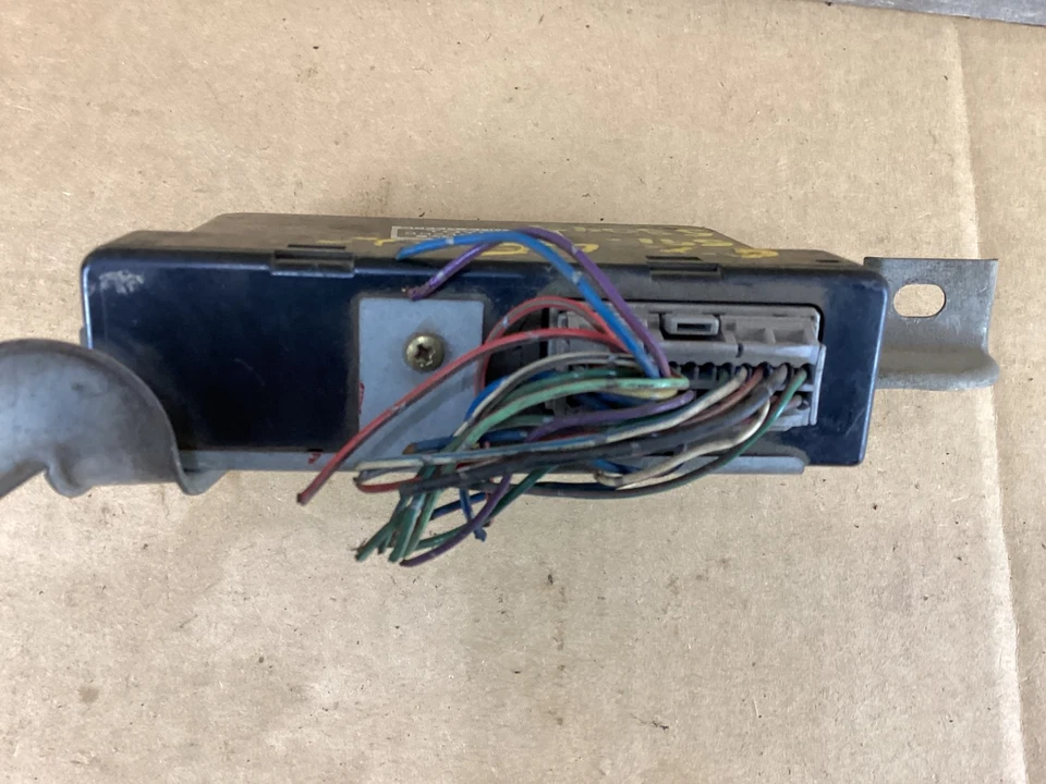 Módulo de control de velocidad Lexus ES300 1992-1996 8824033010 OEM Foto 3 de 4