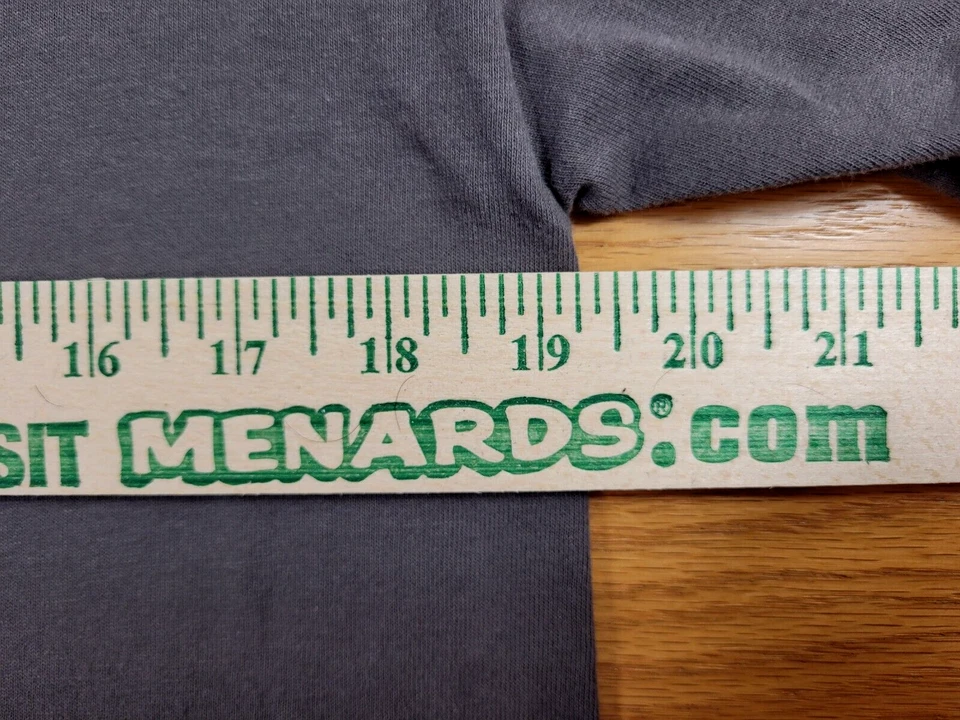 Nebraska Cornhuskers T-Shirt Men's Medium Gray Red - SOLD AS IS, (SMALL HOLE) - Image 4 of 4