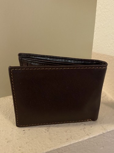 Chaps Mens Genuine Leather Wallet Dark Brown Traveler Bifold RFID Blocking NWT - Picture 3 of 5