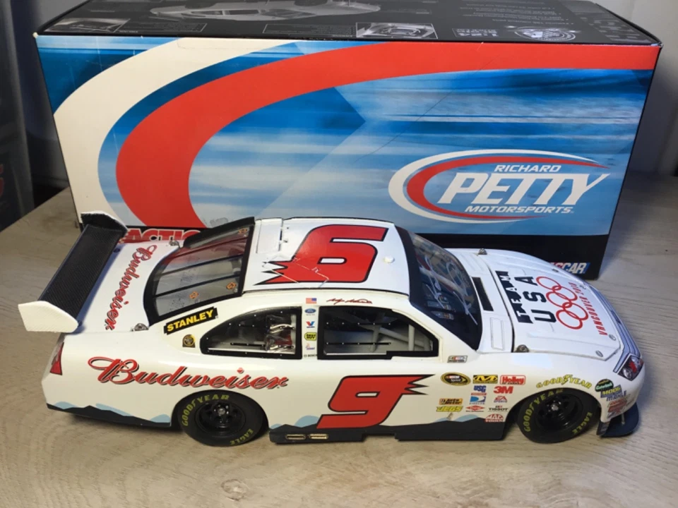 FIRMADA Kasey Kahne #9 BUD OLYMPIC 2010 PEQUEÑA CUNA AUTOGRAFIADA NASCAR 1 de 2040 Foto 4 de 4