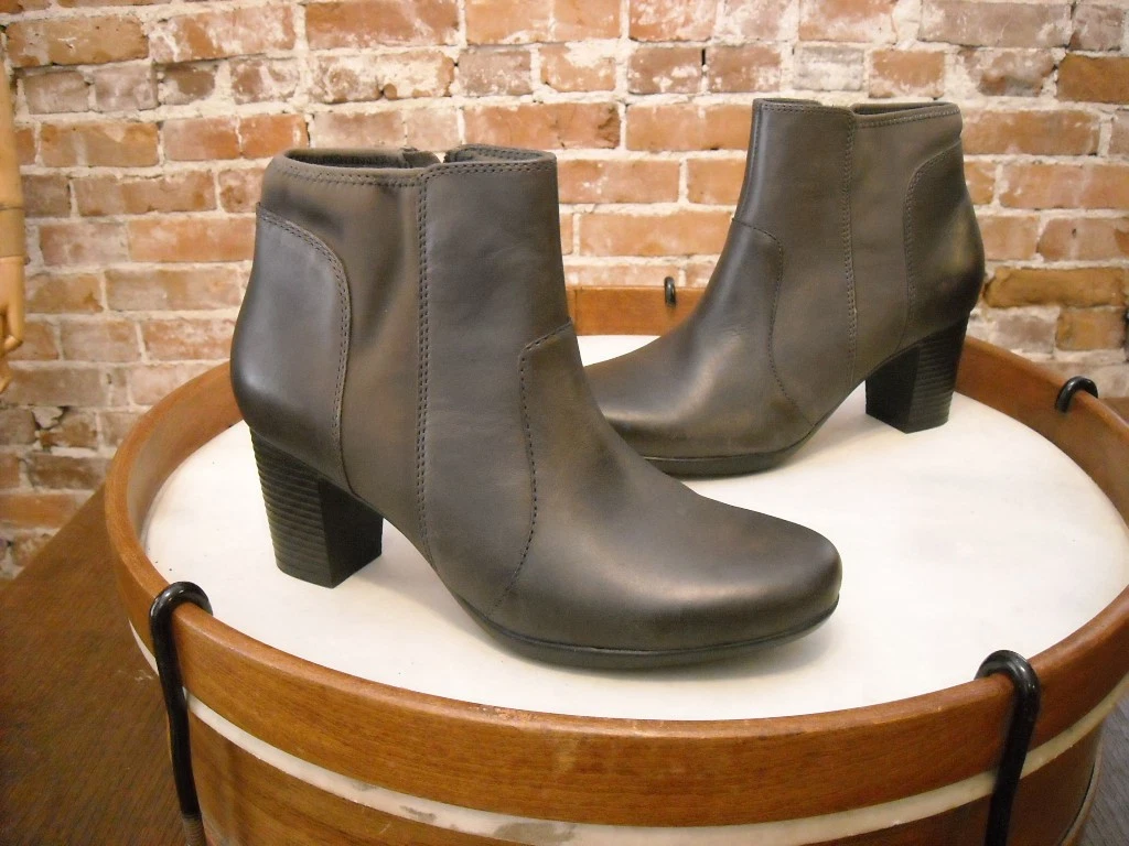 Clarks Grey Leather Promise Camp Ankle Boot 12 NEW