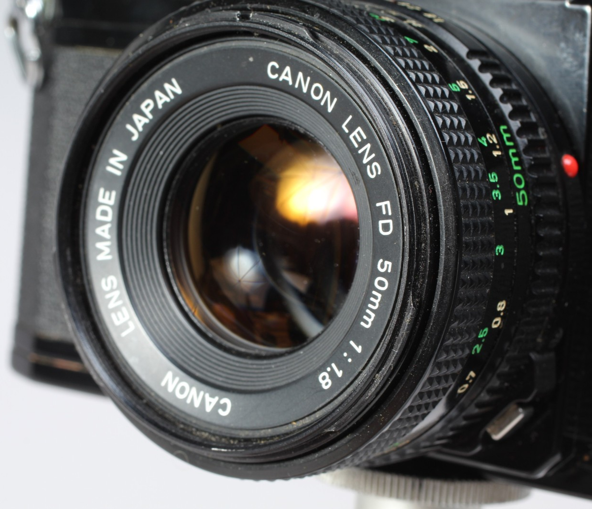 CANON F1 W 50MM F/1.8 FD LENS, HOOD, FLASH MOUNT & CAP SHUTTER