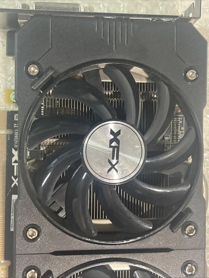 XFX Radeon R7 370 4GB GDDR5 Graphics Card PCIe x16 Double Dissipation - Image 4 of 4