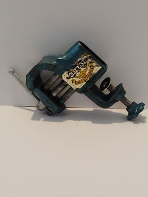 #ad VINTAGE MINI GLOBEMASTER 5929 BENCH TABLE VISE Not Clean Off $20.99