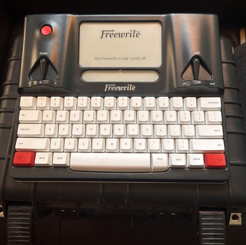 Astrohaus Freewrite Smart Typewriter(3rd Gen) - FST03 - Mint Condition Hard Case