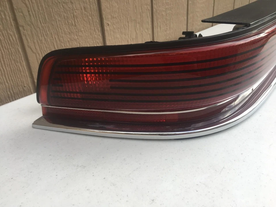 Luz trasera Buick Roadmaster 1991-1996 Foto 2 de 4