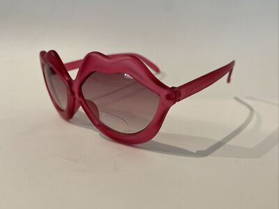 Circus By Sam Edelman- Pink Lip Oversize Sunglasses Kisses  display picture 2
