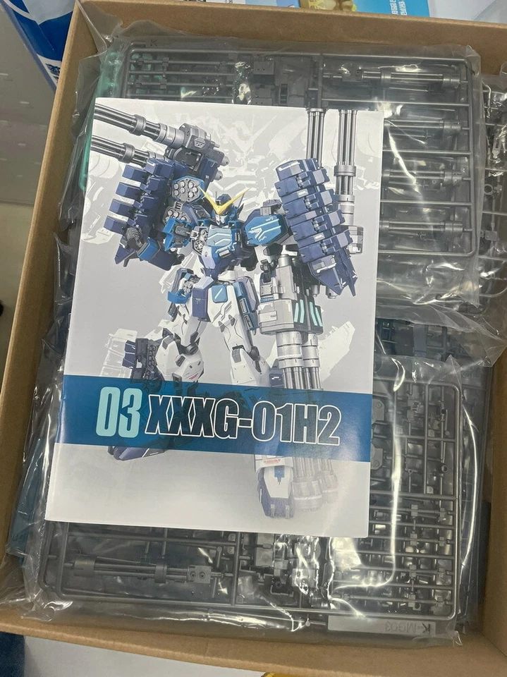 MG 1/100 HEAVYARMS CUSTOM EW with IGEL endless Waltz model kit set - Image 3 of 4