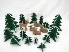 Vtg 19 pc Christmas Village Trees Needlepoint Plastic Canvas Handmade Grannycore