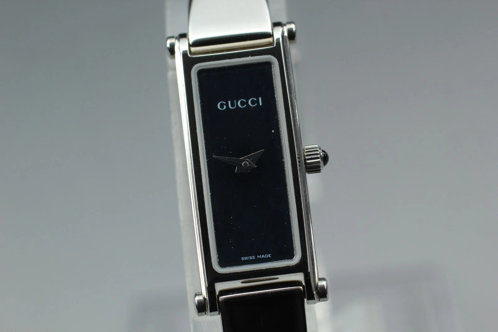 [Quasi Come Nuovo in Carta] Orologio Donna GUCCI 1500L 12mm Quadrante Nero Bracciale Quarzo