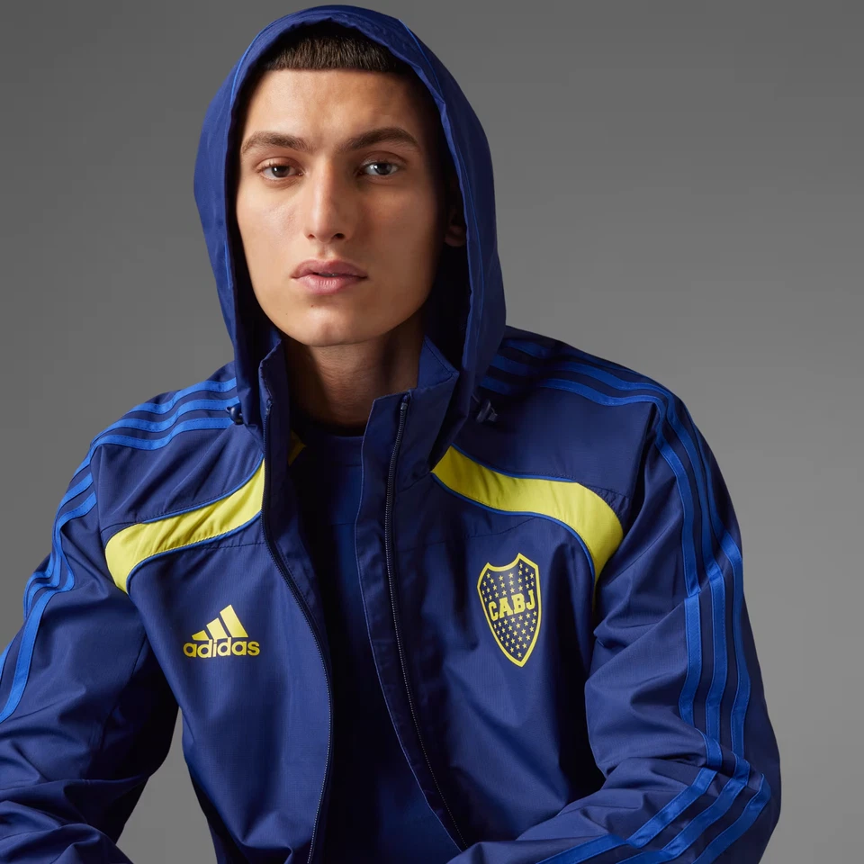 CHAQUETA CORTAVIENTOS BOCA JUNIORS UBP - ADIDAS IN6046 Foto 2 de 4