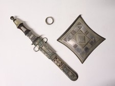 Ancien ensemble d'une Parure ethnique de nomades touaregs en argent ciselé XIXe