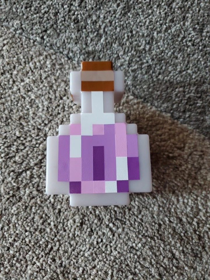 Minecraft Golden Apple Gapple, Potion Bottle & Belt Clip Steve Cosplay Accessory - Image 4 of 4