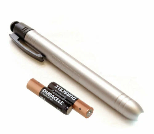 Lampes torche et lampes de poche LED Duracell pour camping et randonnée