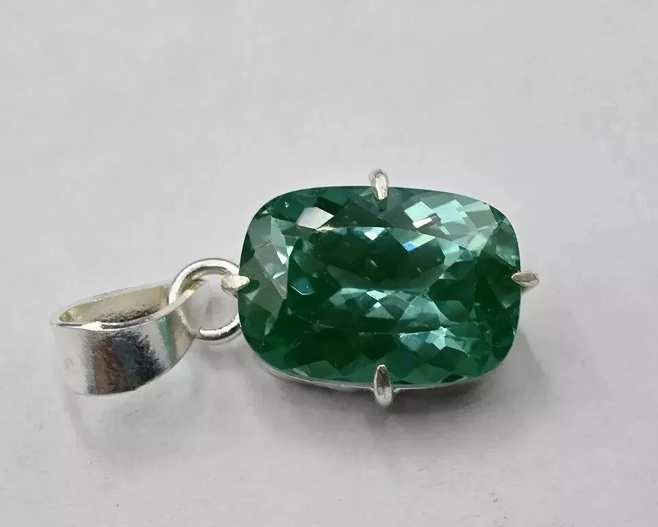Ciondolo in argento massiccio 925 taglio cuscino zaffiro verde naturale 24 ct... - Immagine 2 di 4