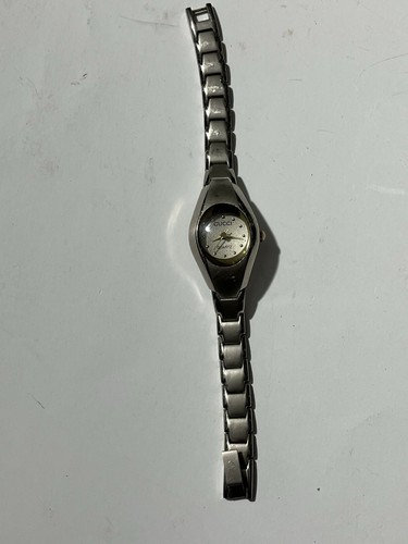 Gucci Quartz Stainless Steel Ladies Watch Series 90001 NEW Battery Working - Imagen 4 de 5