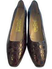 SALVATORE FERRAGAMO SIMULATED CROCODILE 1 3/4 HEELS, SIZE 7B