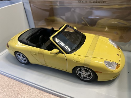 Paquete de modelos UT: 1:18 Porsche Boxter ROJO + 911 996 descapotable AMARILLO + cupé VERDE - Imagen 8 de 24