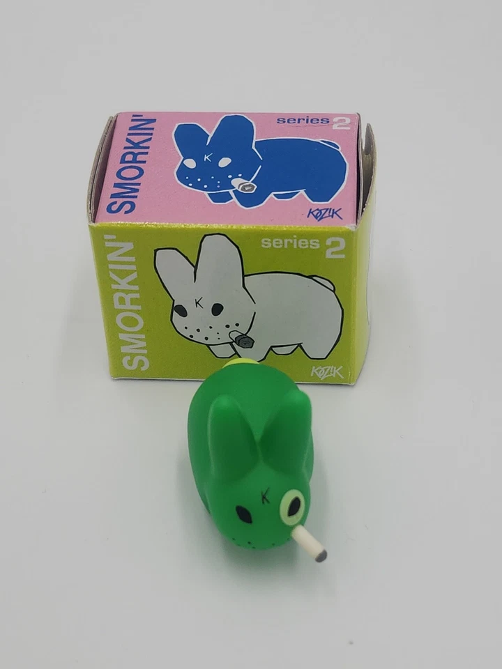 Kidrobot SMORKIN' LABBIT Serie 2 VERDE FLORENTE Mini Figura Vinilo 1.5" Kozik Foto 2 de 4