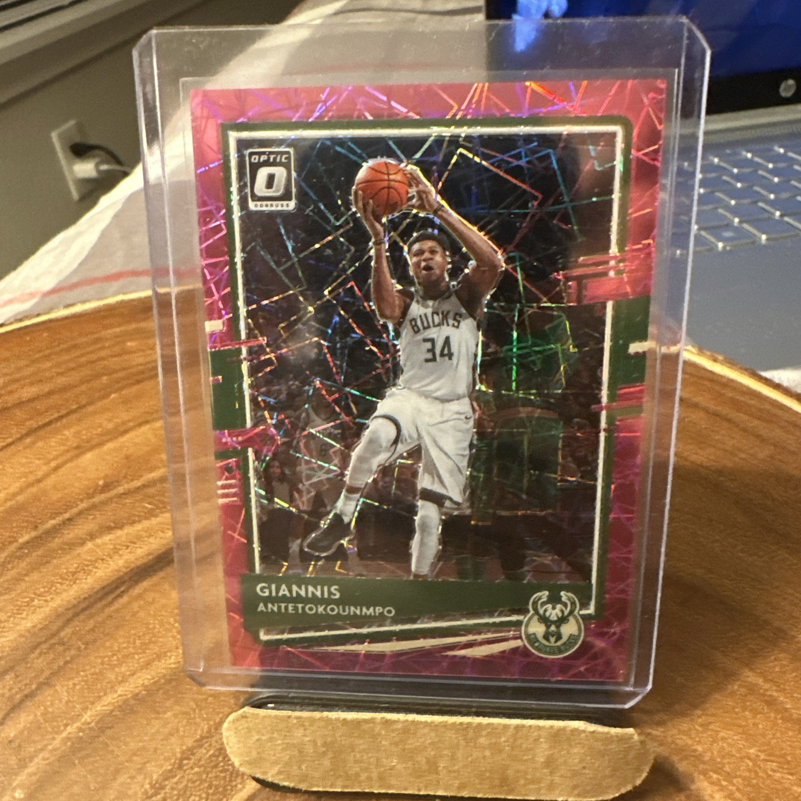 2020-21 Panini Donruss Optic Giannis Antetokounmpo Pink Velocity Prizm 33/79 #29