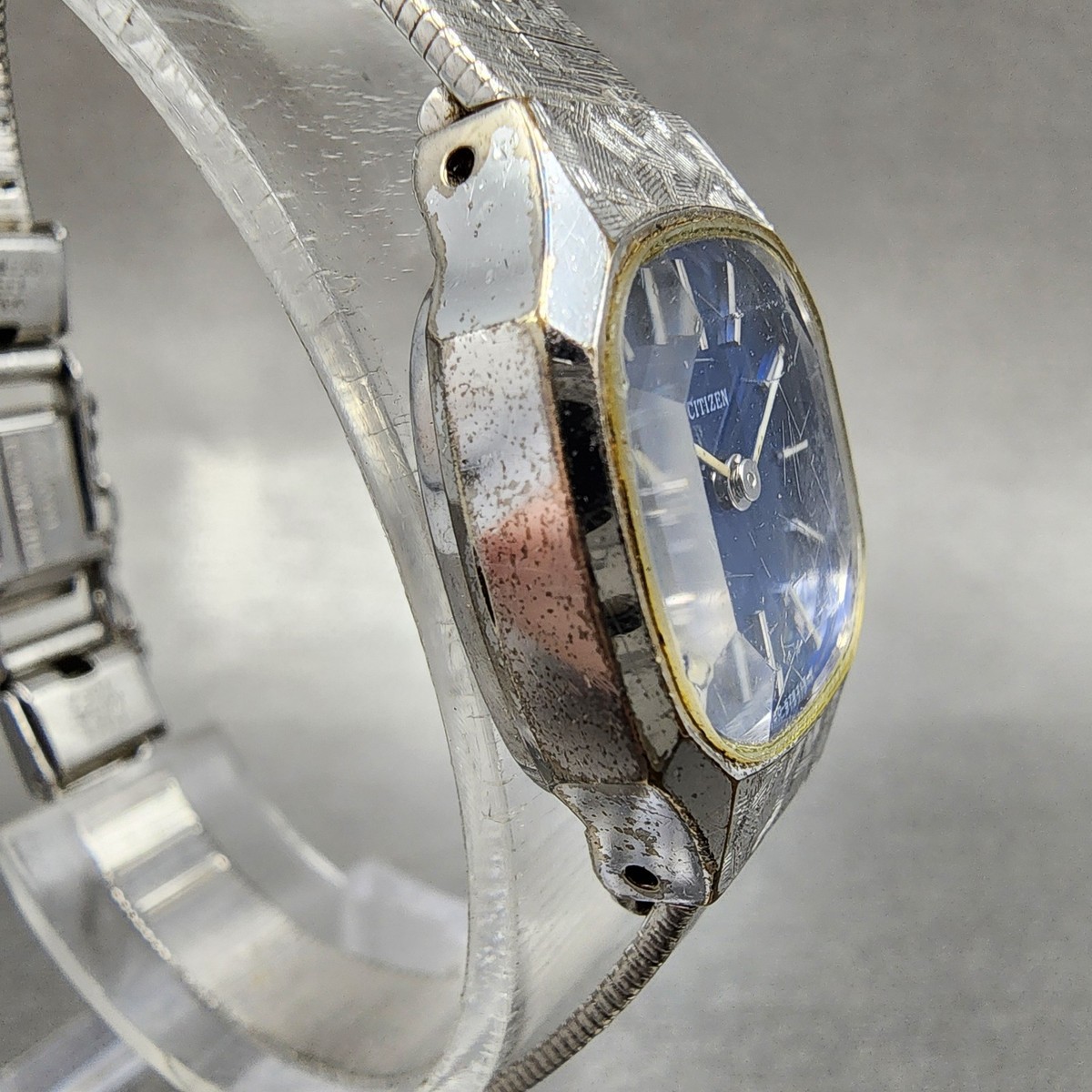 Vintage Citizen Silver Blue Oval Swirl 19mm Women Watch Steel Band w New Battery Vintage Watch Citizen Steel Blue 75-0239 — New Old Stock  main image 3