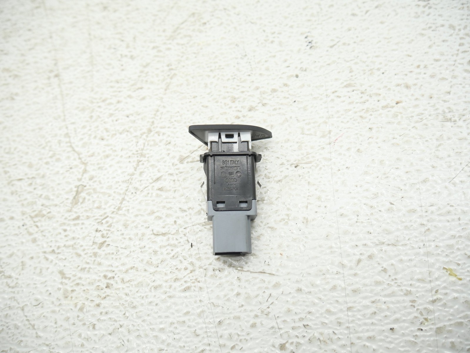 Audi R8 Plus Spyder 2017-2018 Front Release switch P/N 4S1959833