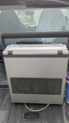 Good Condition Commodore SX64 Computer with Keyboard and Adapter. - Afbeelding 5 van 9
