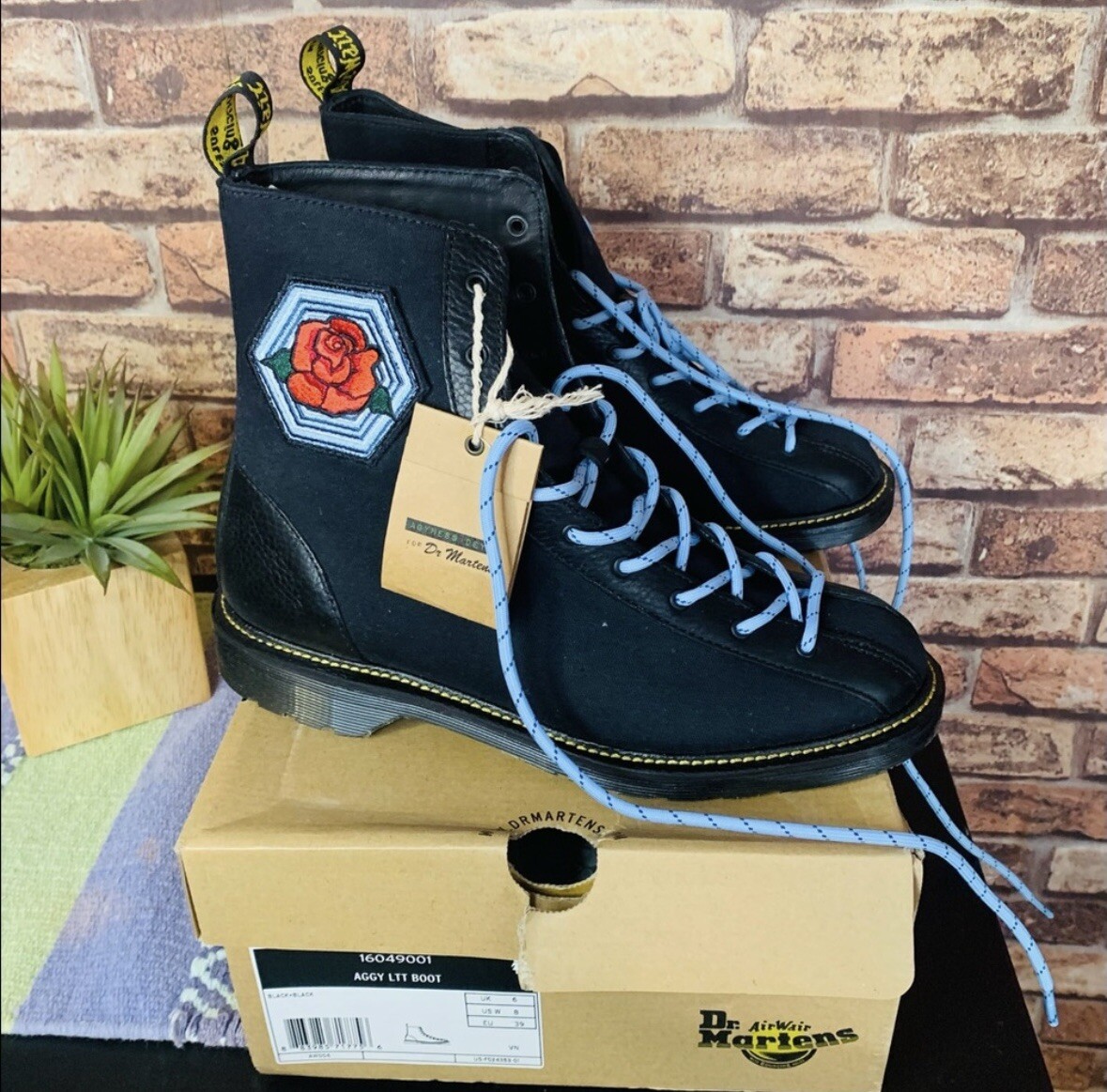 Dr. Martens AGGY LTT BOOT 限定 刺繍 ブーツ 箱付き Dr. Martens AGGY LTT BOOT 限定 刺繍 ブーツ 箱付き - メルカリ
