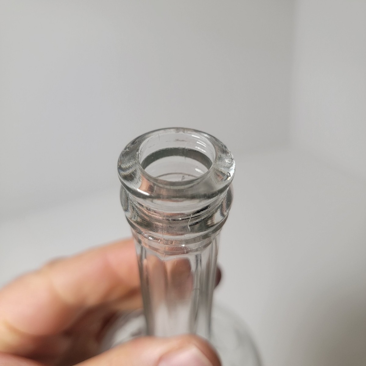Lovely Vintage Clear Glass w/ Bubbles Cap Top Antique Bottle