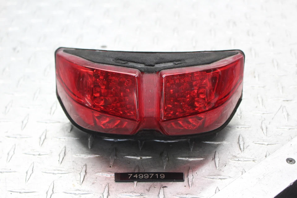 2009 年 YAMAHA FZ1 后尾灯背刹车灯 — 第 2/4 张图片